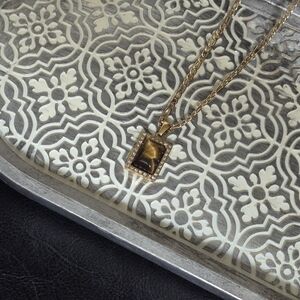 Elegant  18kt GP and Black Pendant Necklace